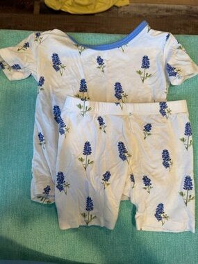 Kyte BABY White and Blue Floral Short Sleeve Pajama Set